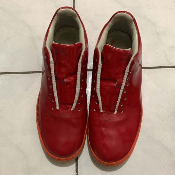 Nikes - Picture 2 of 6